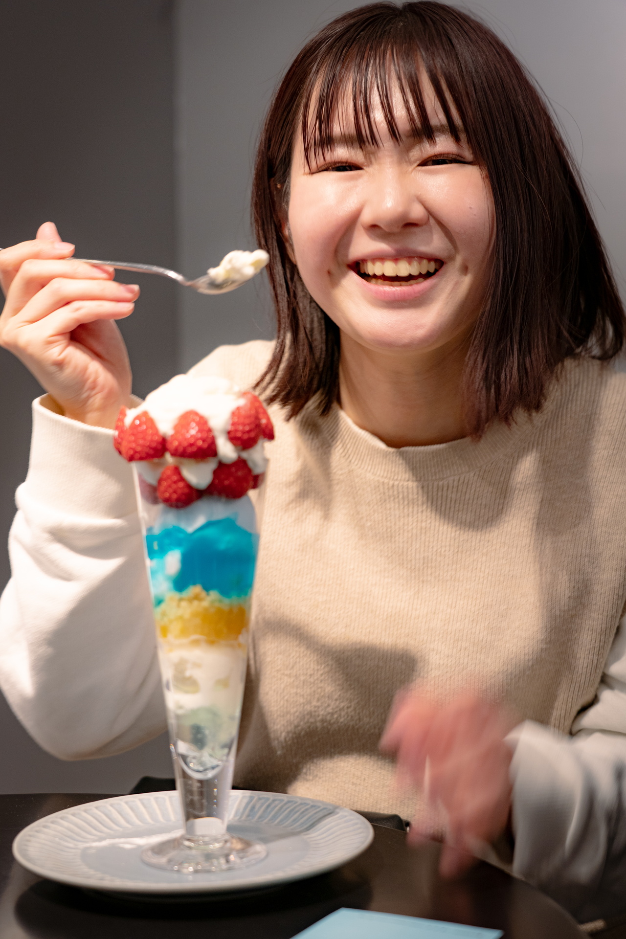 ［SPECIAL REPORT］全室スイートルームのホテル『リゾナーレトマム』に前泊－。翌日、誰もが憧れる『狩振岳CATツアー』で大自然の中を滑走する。気心知れた仲間たちと過ごす、２日間の「星野リゾート　トマム」ご褒美旅。